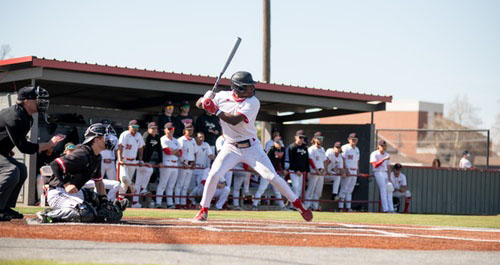 Edwards leads Mavs past Murray State