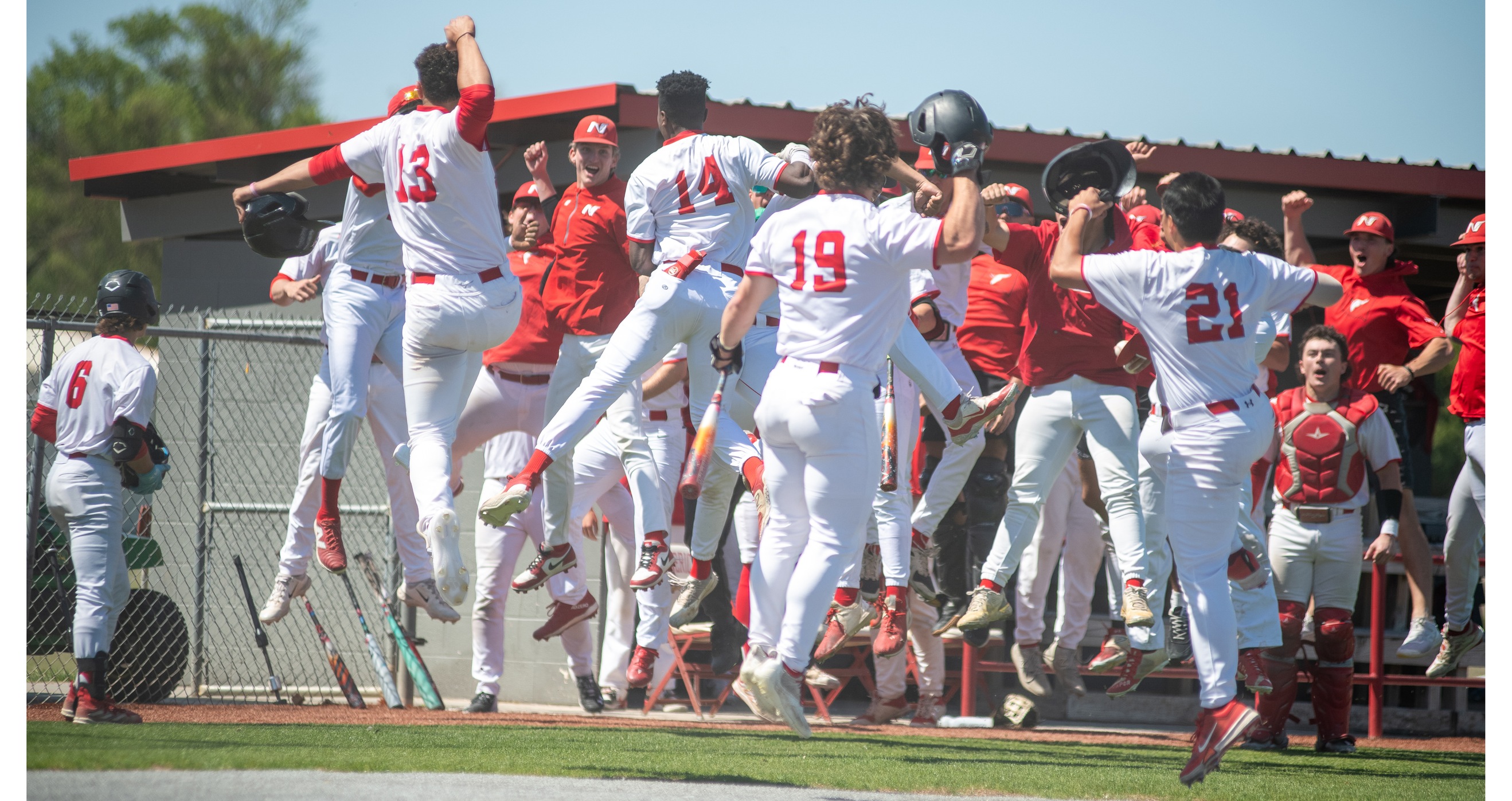 Mavs rout Jets, earn series sweep