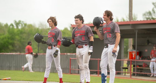 Mavs split with Western, win series