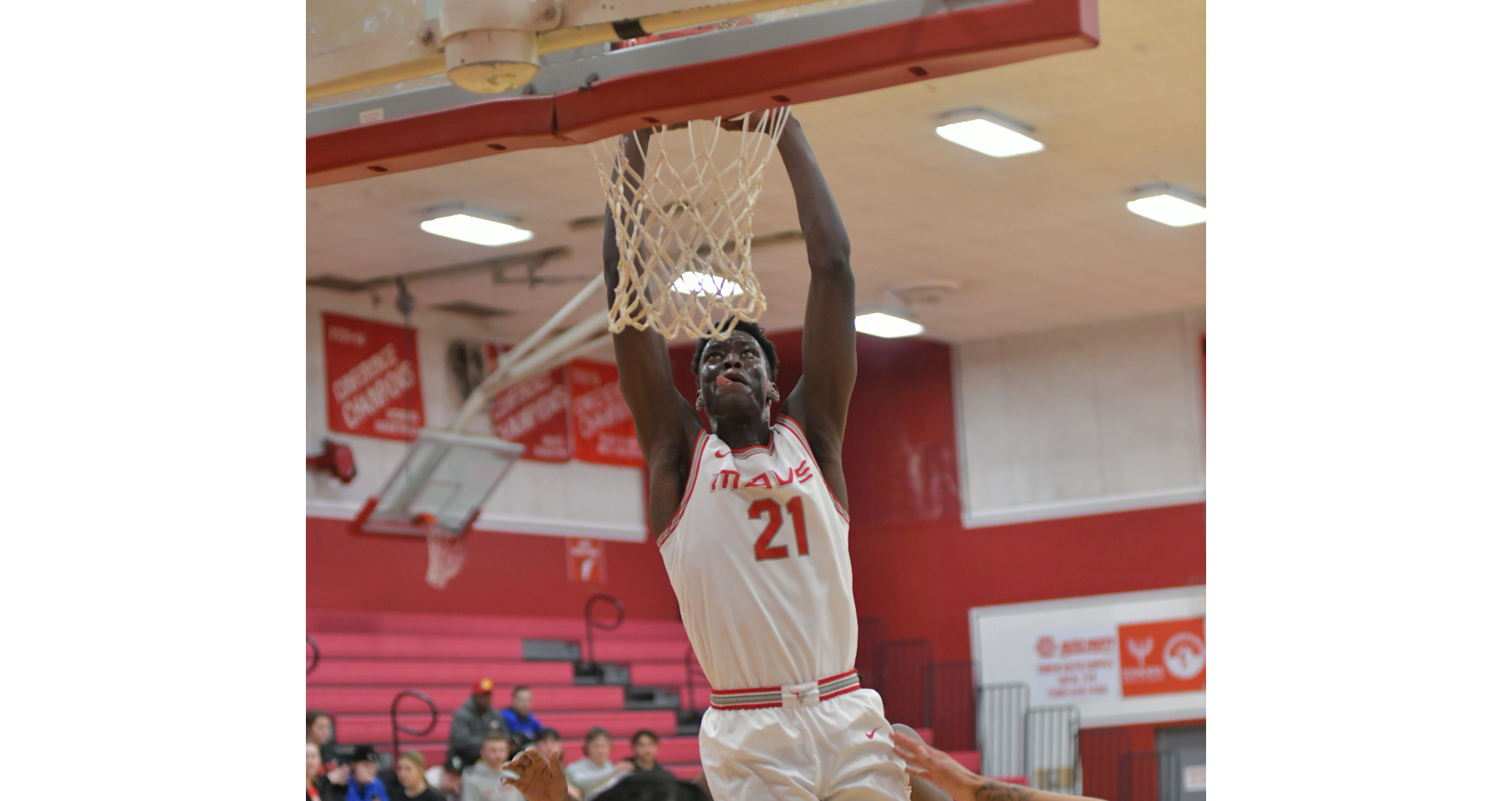 Mavs lose second half lead at Connors