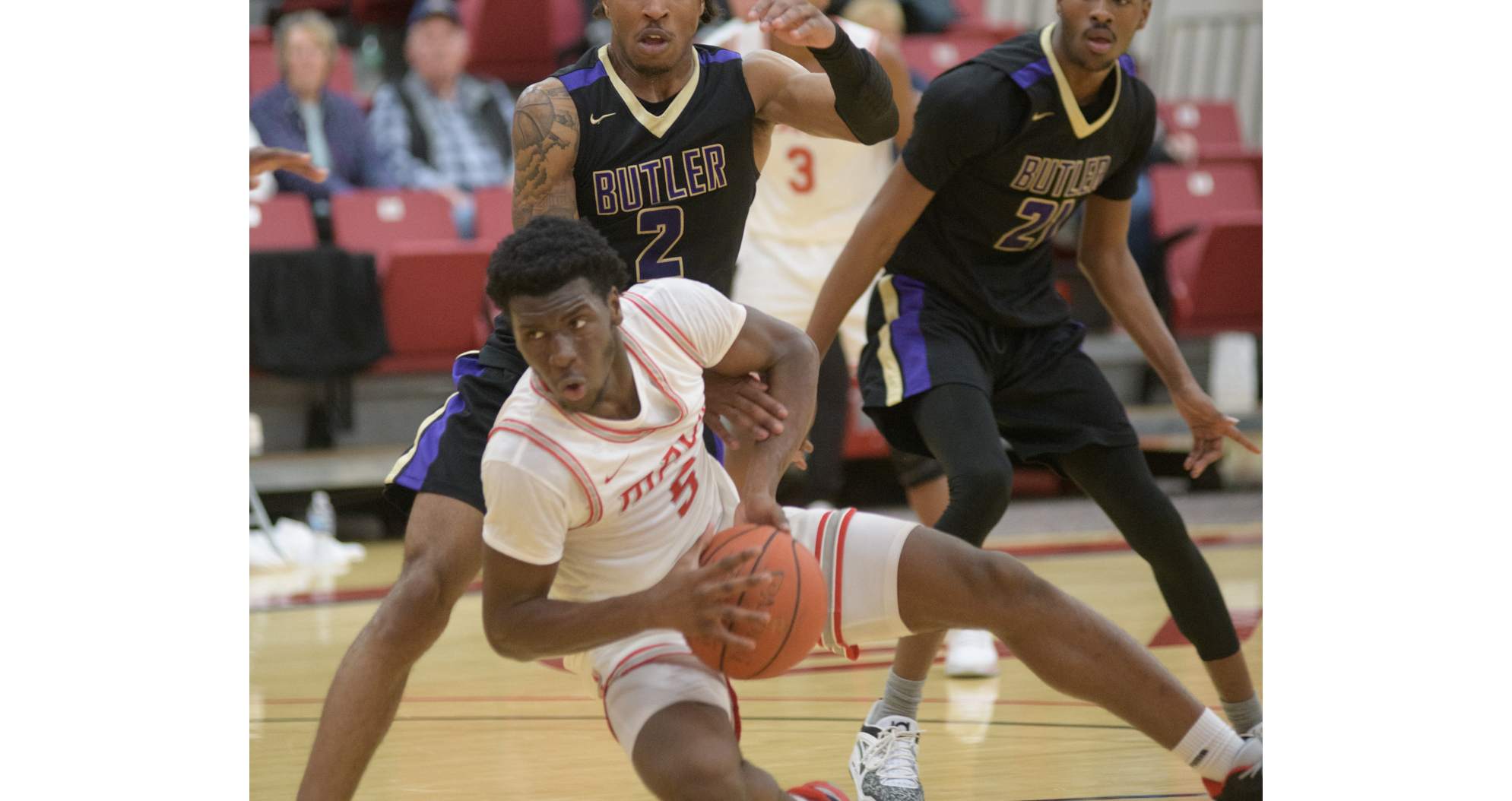 Strong second half leads Mavs past Southwestern