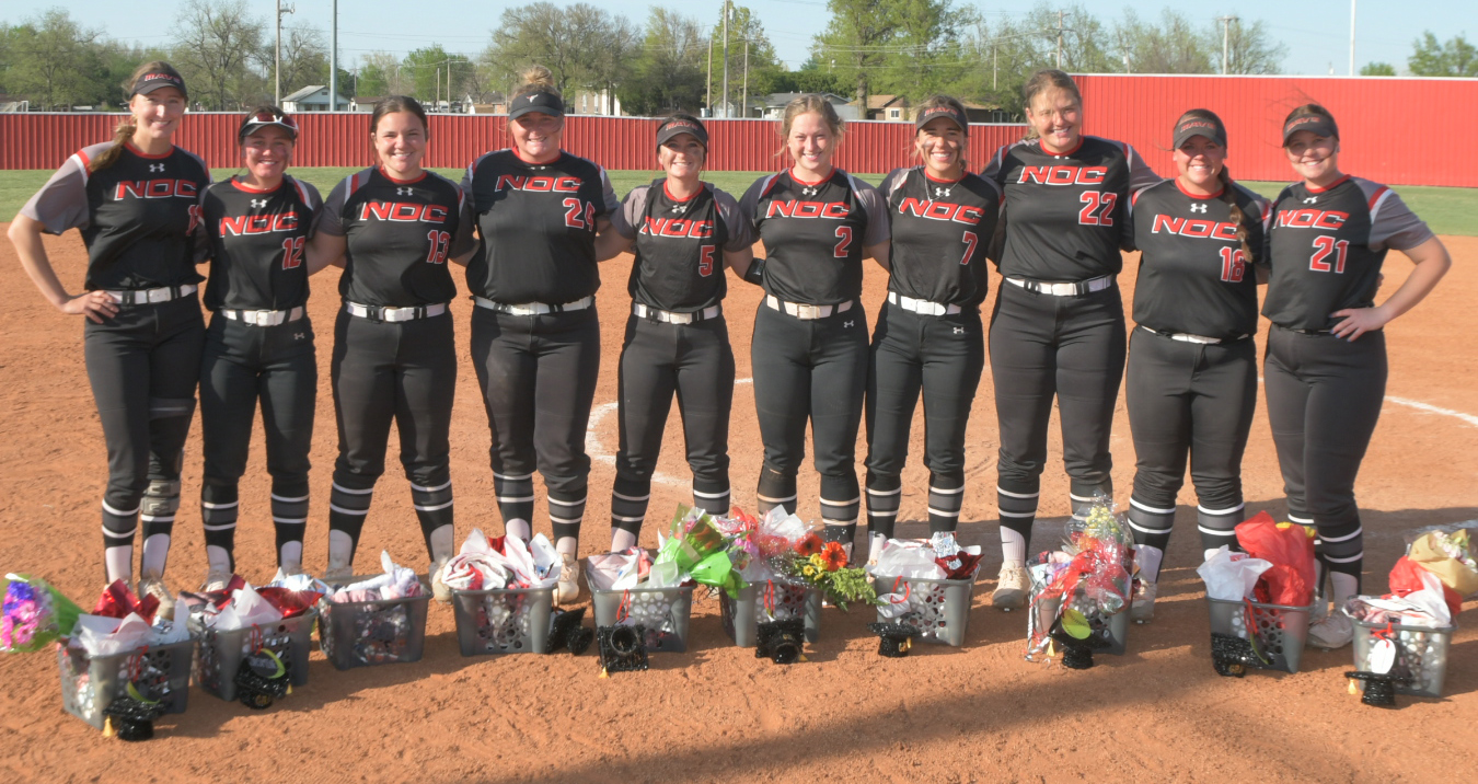 Mavs split with Western on sophomore day