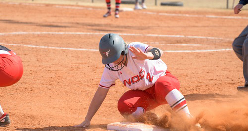 Mavs rally past Western 5-4 in regional opener