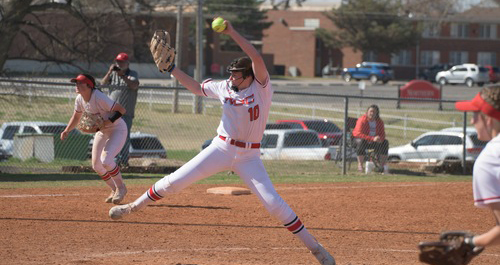 Enderud's complete game earns Mavs' split