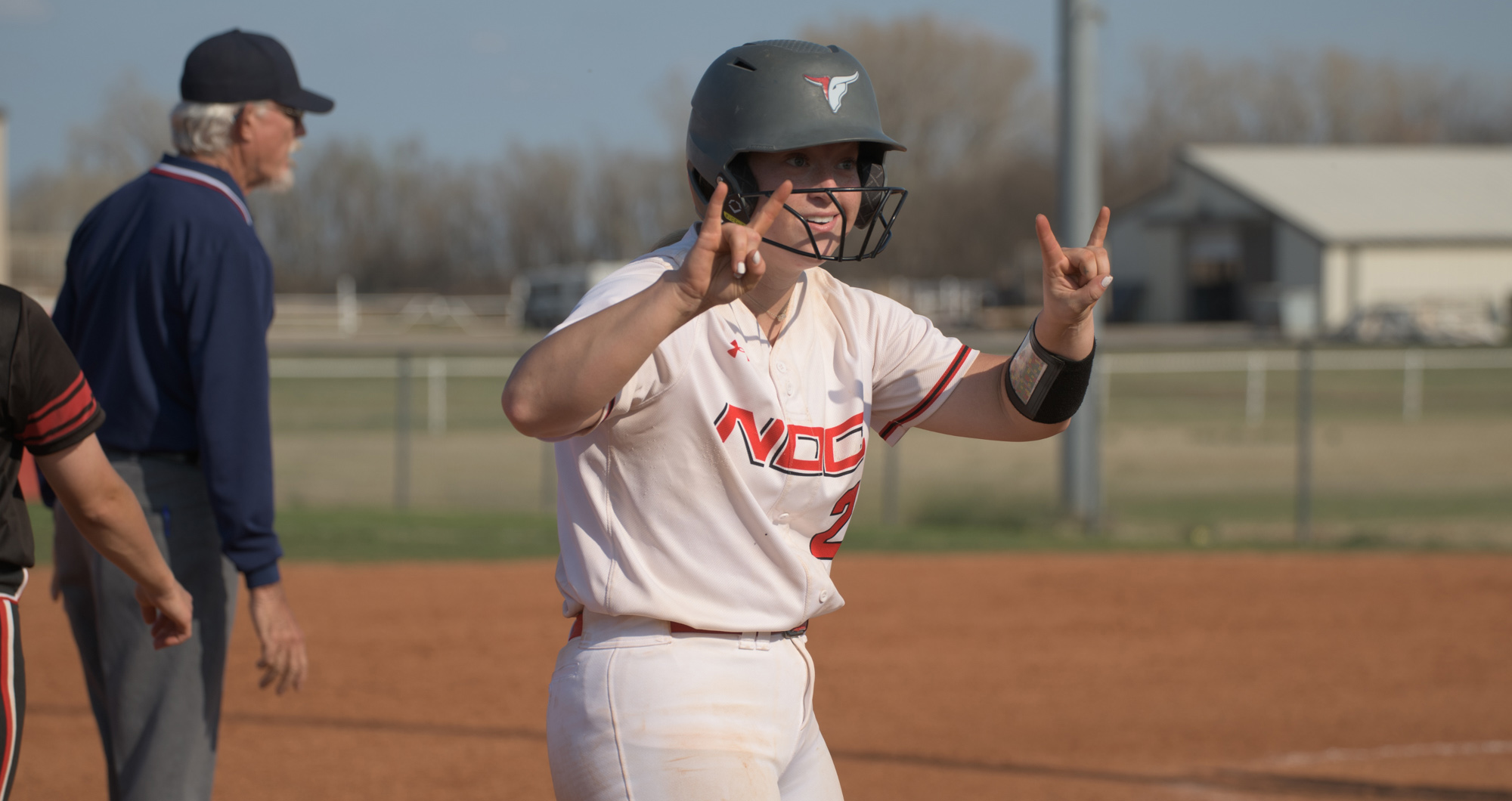Mavs crush Eastern 21-2 and 18-2