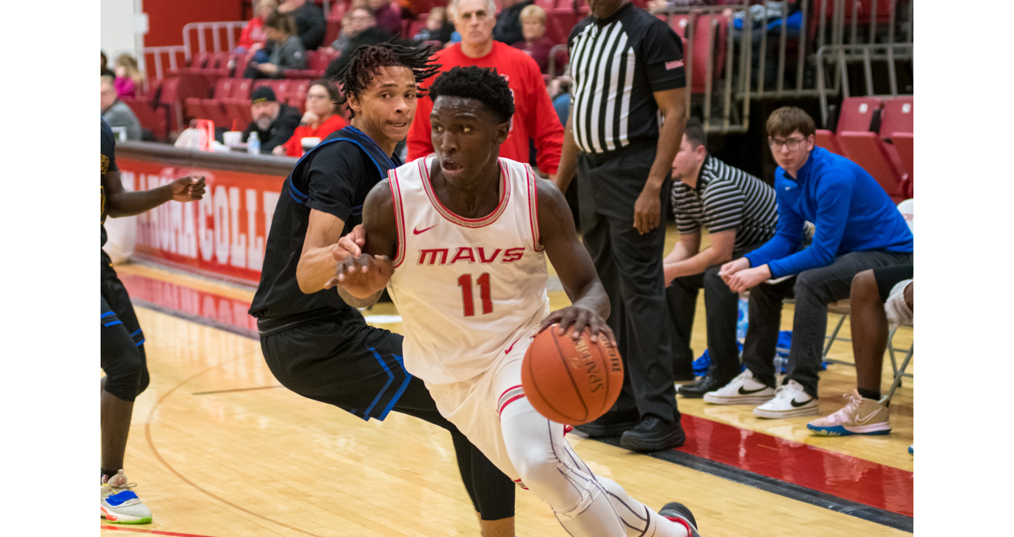 Mavs hold off Redlands in overtime 92-91
